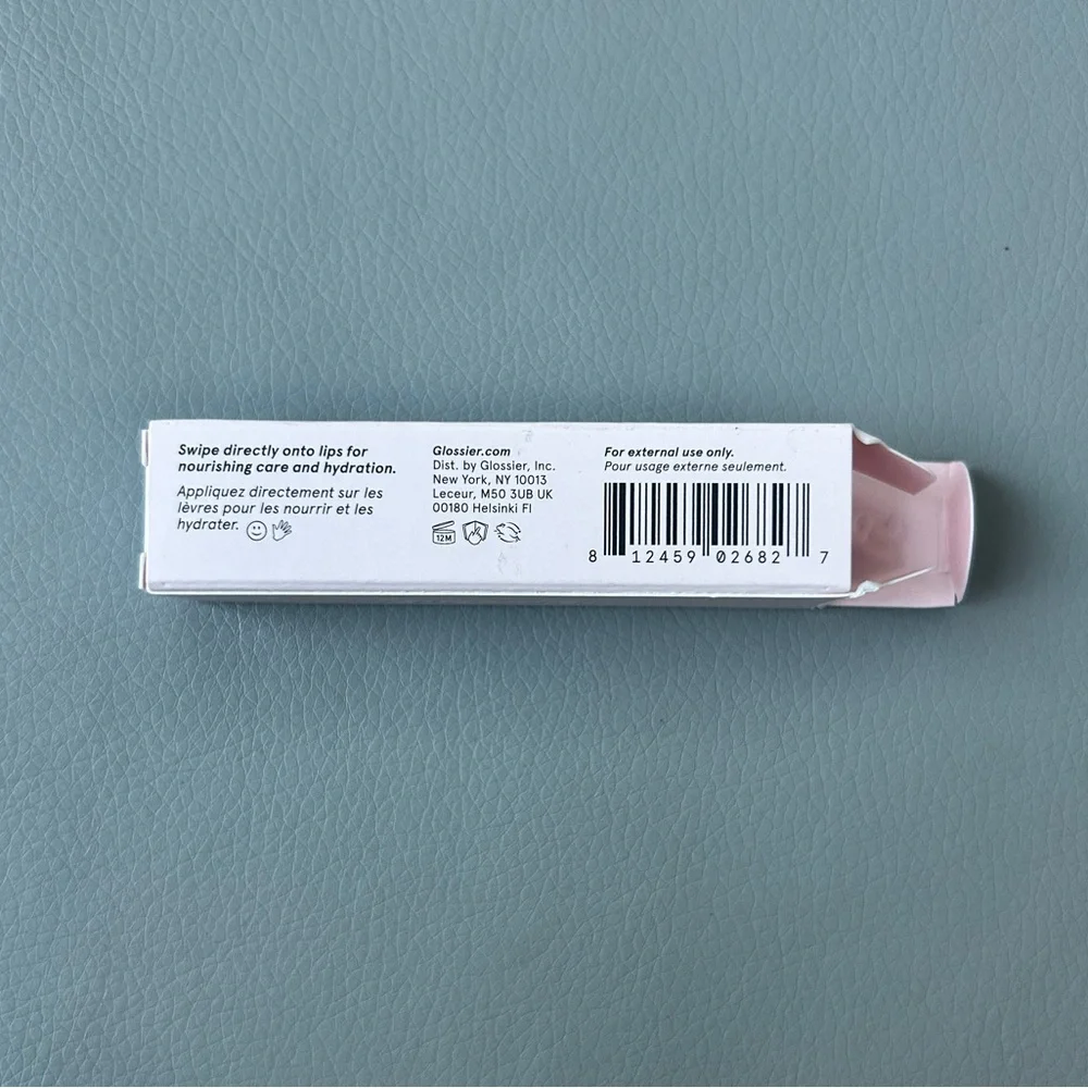 💄 NWT -Glossier Ultralip Lipstick in Portrait Color Pink